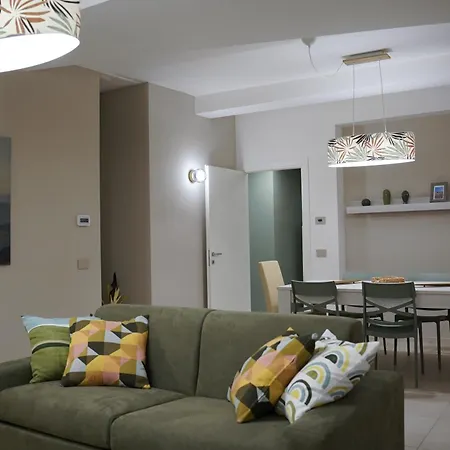 Appartamento Monumentale M5 - 6 Ospiti & Famiglie Con 2 Bagni E