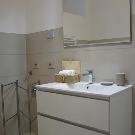 Monumentale M5 - 6 Ospiti & Famiglie Con 2 Bagni E *