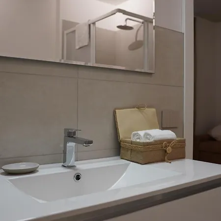 Monumentale M5 - 6 Ospiti & Famiglie Con 2 Bagni E